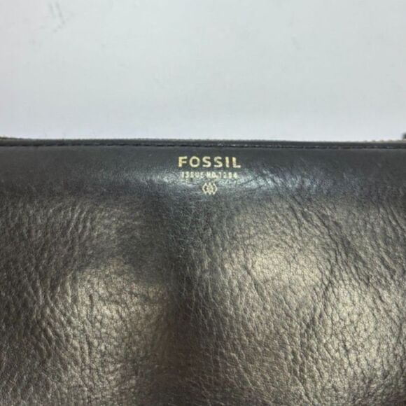 FOSSIL Sydney Zip Around Black Wallet Leather Gold Detail Designer - Picture 2 of 8